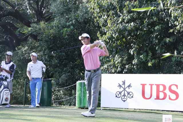 Liang Wencheng shares the lead with Richard Sterne at six-under after the first round of the UBS Hong Kong Open. 