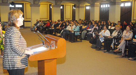 Susan McDade, U.N envoy in cuba, addresses conference to mark the International day for the Elimination of Violence Against Women in Havana, capital of Cuba, on Nov. 25, 2008. Susan McDade issues diplomas to Cuban women who finished lessons against the violence towards women during the conference on Tuesday. 