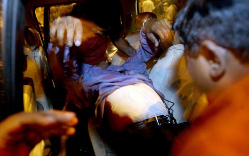 An injured victim is carried to the hospital from one of the attack sites in Mumbai on November 26, 2008. Nearly 80 people were killed in a series of shootings and blasts across India's financial capital Mumbai late 26 November, the state government said.