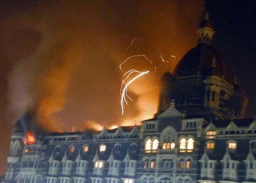 Smoke rises from the Taj Hotel in Mumbai November 27, 2008. Gunmen killed at least 80 people in a series of attacks in India's financial capital Mumbai and troops began moving into one of two five-star hotels on Thursday where Western hostages were being held, local television said. 