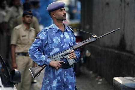 An Indian Rapid Action Force (RAF) riot policeman stands guard near Nariman House in Mumbai. [REUTERS]