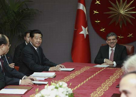 China's top political advisor Jia Qinglin(2nd,L) meets with Turkish President Abdullah Gul in Ankara, Nov. 27, 2008. 