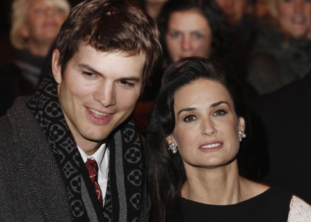 Actress Demi Moore and actor Ashton Kutcher arrive for the premiere of 'Flawless' in London November 26, 2008. 