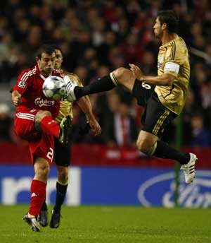 Liverpool's Javier Mascherano (L) challenges Olympique Marseille's Lorik Cana for the ball during their Champions League soccer match in Liverpool, northern England, Nov. 26, 2008. 