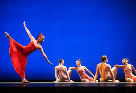 Dancers from Martha Graham Dance Company perform during the rehearsal in National Centre of Performing Arts in Beijing, China, Nov. 27, 2008. The first performance of the 82-year-old Martha Graham Dance Company in China will be held in National Centre of Performing Arts from Nov. 27 to Nov. 30.