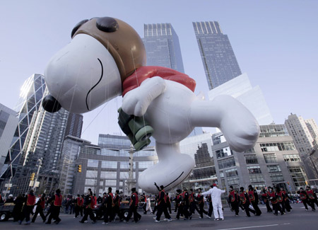 The Snoopy balloon makes its way through Columbus circle during the The Macy's Thanksgiving day parade in New York November 27, 2008. 