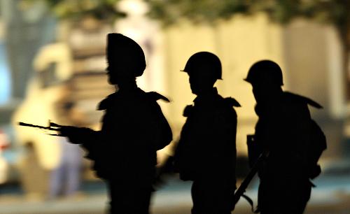 Indian Army soldiers take their positions outside the Taj Mahal Hotel in Mumbai on November 28, 2008. [Xinhua]