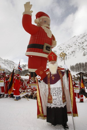 Participants of the 'Clau Wau - Santa Claus World Championship' pose in front of a 60 metres/197ft. high hot-air balloon in the village of Samnaun in the eastern Swiss Alps November 29, 2008. Some15 international teams are competing in events such as chimney climbing and donkey racing at the championship. [Agencies]