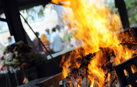 A funeral for the victims in the terror attacks is held at Shivaji Park Crematorium in Mumbai, India, Nov. 30, 2008. India's longest terror nightmare that lasted for almost 59 hours ended Saturday. Mumbai disaster authorities put the death toll to 195 and the injured 295, but the toll is rising as more bodies were collected from the attacked places.[Xinhua]