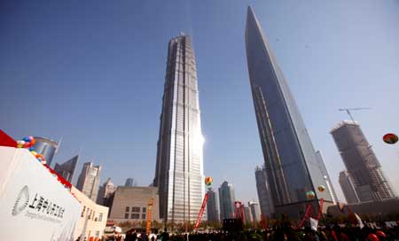 A photo taken on Nov. 29, 2008 shows China&apos;s tallest building, Shanghai World Financial Center, a 632-meter skyscraper called the Shanghai Center(R). [Xinhua] 