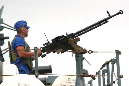 A Russian marine guards on the Russian nuclear propulsion cruiser 'Peter the Great' at the La Guaira port in Vargas State of Venezuela, Nov. 29, 2008.[Xinhua]