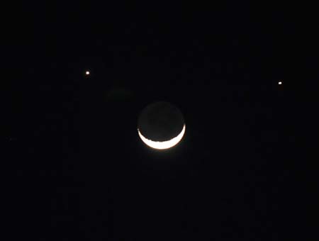 A crescent moon is seen below planets Jupiter (L) and Venus (R) in the sky over Nairobi, capital of Kenya, Dec. 1, 2008. A rare astronomical phenomenon was seen across the world Monday night as two of the brightest naked-eye planets, Venus and Jupiter, joined a thin crescent moon in the sky. On Sunday night, the two planets appeared closest together in an event known as 'Planetary Conjunction'. [Xu Suhui/Xinhua]