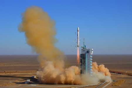 A new remote sensing satellite 'Yaogan IV' is launched at the Jiuquan Satellite Launch Center in northwest China's Gansu Province, at 12:42 on Dec. 1, 2008.[Xinhua]