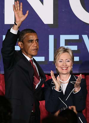 U.S. Democratic presidential nominee Barack Obama (L) and Senator Hillary Rodham Clinton attend a money raising meeting in New York, the United States, in this file photo taken on July 10, 2008. U.S. President-elect Barack Obama nominated Senator Hillary Rodham Clinton for Secretary of State at a news conference in Chicago on Monday.[Hou Jun/Xinhua]