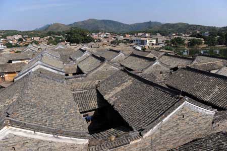 Photo taken on Nov. 14, 2008 shows a view of the ancient Dalu Village in Lingshan County, southwest China's Guangxi Zhuang Autonomous Region.[Xinhua]