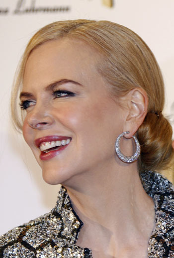 Actress Nicole Kidman poses during a photo call for her film 'Australia' in Paris December 1, 2008.[Xinhua/Reuters]