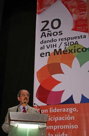 Mexican Secretary of Health Jose Angel Cordoba Villalobos speaks during the activity held by Mexico's Health Department to mark the World AIDS Day in Mexico City Dec. 1, 2008. [Xinhua]