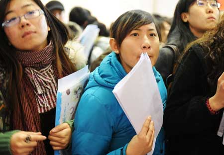 Students queen up at the job fair held in Changchun, capital of northeast China's Jilin Province, on Nov. 29, 2008. Around 40,000 graduated students from 28 schools in the three provinces in northeast China and north China's Inner Mongolia Autonomous Region came to the job fair held in Changchun. [Xinhua]
