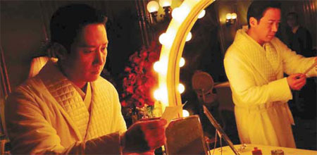 Leon Lai plays the lead role of the Peking Opera master in Forever Enthralled.