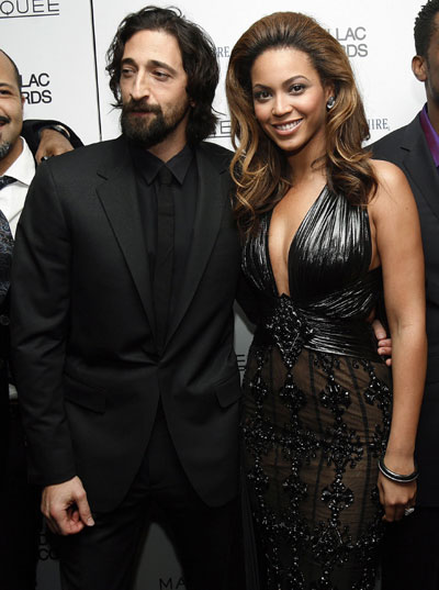 Cast members Beyonce Knowles poses with Adrien Brody (L) at the premiere of 'Cadillac Records' in New York December 1, 2008. 