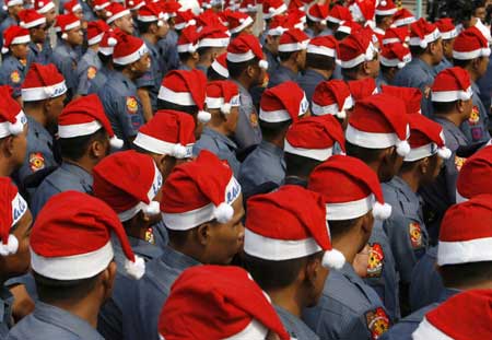 Members of the Philippine National Police wear Santa Claus hats during the launch of the 'Santa Cop 2008' initiative outside a mall in Manila Dec. 2, 2008. [Xinhua/Reuters]