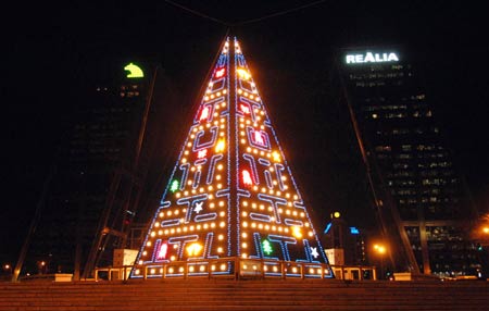 A Christmas lamp is seen in Madrid, capital of Spain, on Dec. 2, 2008.[Chen Haitong/Xinhua]