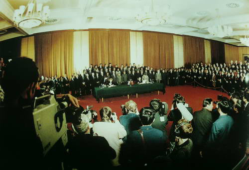 A formal signing ceremony for the Sino-British Joint Declaration held at the People's Conference Hall on December 19, 1984. More than 100 influential Hong Kong figures from all levels attended. 