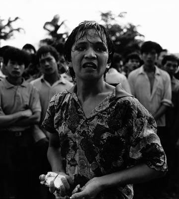 A Jiangxi native, one of thousands who lined up for two days to buy ballots for shares in Shenzhen, got desperate when the hope of getting ballots was dashed on August 10, 1992. Panic-buying flourished, as shares at that time were considered a shortcut to wealth. 