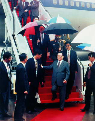 China's Party General Secretary and President Jiang Zemin arrives in Hong Kong for the Hong Kong handover ceremony on June 30, 1997, the first time a top leader of the PRC had set foot in Hong Kong. At midnight on July 1, Hong Kong returned to China.