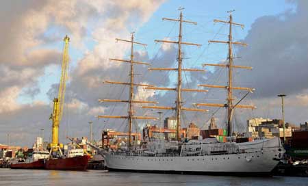 Argentine navy training vessel 'Libertad' casts anchor at the harbor of Montevideo, capital of Uruguay, on Dec. 2, 2008. The training vessel 'Libertad' arrived in Montevideo recently after 8 months sailing before back to Buenos Aires. [Xinhua]