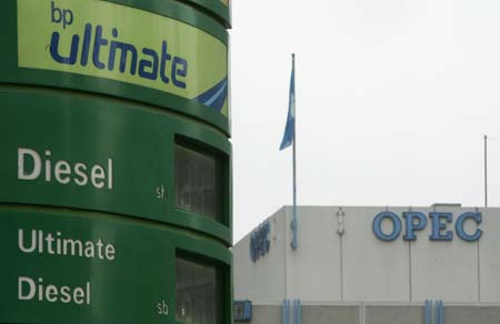 A petrol station in front of the OPEC headquarters is pictured in Vienna October 24, 2008. An emergency OPEC meeting on Friday reached swift agreement to chop production by 1.5 million barrels oil per day (bpd) as a first step toward halting a deep oil price slide.[Xinhua/Reuters]