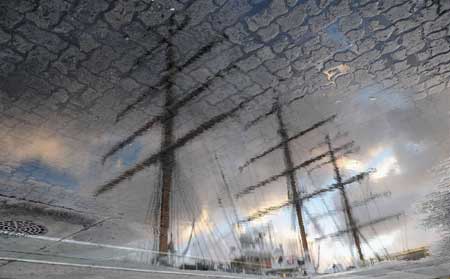 The up side down retouched photo taken on Dec. 2, 2008 shows the reflection of Argentina navy training vessel 'Libertad' at the harbor of Montevideo, capital of Uruguay. [Xinhua]