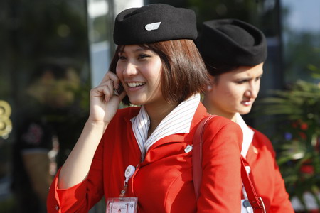 A flight attendant for Royal Jordanian Airlines chats on her phone after her plane landed at Bangkok's Suvarnabhumi Airport, the first international flight after a week long anti-government protest paralyzed air travel, December 3, 2008. [China Daily via Agencies] 