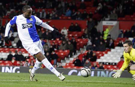 Blackburn Rovers' Benedict McCarthy (L) scores past Manchester United's Ben Foster during their English League Cup soccer match at Old Trafford in Manchester, northern England, Dec. 3, 2008. 