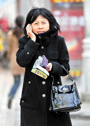 Cold front hit Yinchuan, Ningxia Hui Autonomous Region on December 3, 2008. The strongest cold air so far this winter will move from the northwest into southeastern China, with strong winds, a drop in temperature and rain and snow expected in most places across China over the next two days.