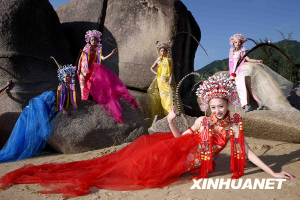 Competitors display wedding dresses during China 2008 Xinsilu model contest in Sanya of south China's Hainan Province, Dec. 2, 2008.