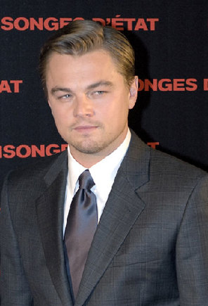 Leonardo DiCaprio arrives for the premiere of the film 'Body Of Lies' in Paris November 3, 2008.