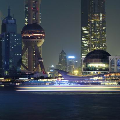 This photo shows Shanghai Huangpu River. The total domestic freight volume reached 2.22 billion tons in 2007 and the passenger numbers were 228 million. 