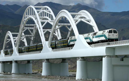 The Qinghai-Tibet Railway was opened to traffic on July 1, 2006. Its highest point is 5,072 meters. The photo shows part of the Lhasa River Bridge. By the end of 2006 China had the biggest railway network in Asia, with 770,838 kilometers of track in service.