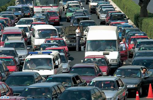 The modern rush hour in Beijing. Information from the National Bureau of Statistics shows China had 50,560 million registered private cars as of the end of 2007