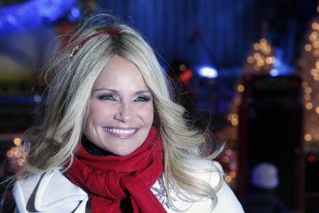 Performer Kristin Chenoweth poses during the 76th annual Rockefeller Center Christmas Tree lighting ceremony in New York December 3, 2008. [Xinhua/Reuters]