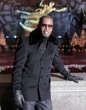 Actor Jamie Fox poses after performing at the Rockefeller Center Christmas Tree lighting ceremony in New York December 3, 2008.[Xinhua/Reuters]