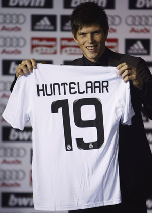 Real Madrid's new soccer player Klaas Jan Huntelaar of the Netherlands holds up his t-shirt during his presentation ceremony at Santiago Bernabeu stadium in Madrid Dec. 4, 2008. Real Madrid's new soccer player Klaas Jan Huntelaar of the Netherlands holds up his t-shirt during his presentation ceremony at Santiago Bernabeu stadium in Madrid Dec. 4, 2008.