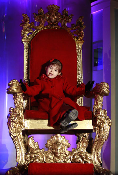 Four-year-old singer Kaitlyn Maher performs a Christmas carol during the National Christmas Tree lighting ceremony in Washington December 4, 2008.