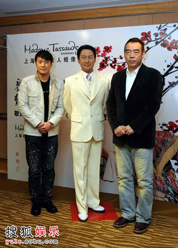 Actor Leon Lai (left) and director Chen Kaige (right) pose with a newly-installed wax figure of Leon Lai at the Madame Tussaudes museum in Shanghai on December 3, 2008.