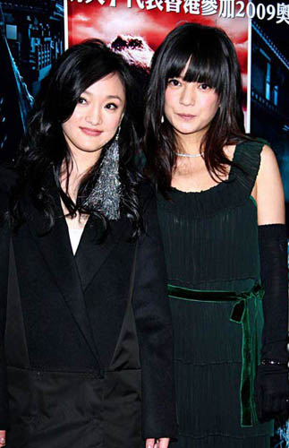 Zhou Xun (L) and Zhao Wei pose at the premiere ceremony of 'Painted Skin' in Taipei' Ximenting area on Wednesday night, December 3, 2008. 