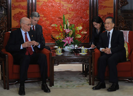 Chinese Premier Wen Jiabao (R) meets with United States Treasury Secretary Henry Paulson (L) in Beijing, capital of China, Dec. 5, 2008. [Xinhua]