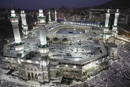 Muslim Pilgrims circle the Kaaba at the Grand Mosque in Mecca Dec. 5, 2008. [Xinhua/Reuter]