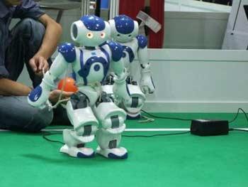 Football is one of the highlights, where the robots show off their high-tech visual capabilities. [CCTV.com]