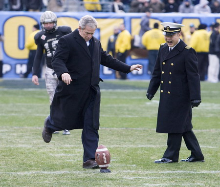 US President George W. Bush kicks a football during warm ups before he attends the 2008 Army vs Navy football game in Philadelphia, Pennsylvania, December 6, 2008. [Agencies]